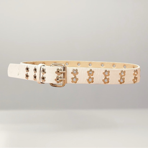 Vintage Accessories - Y2K White Metal Flower Belt